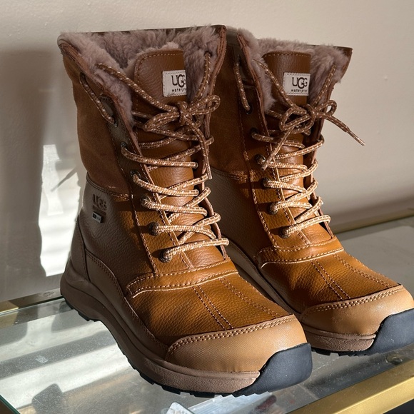 Women’s Ugg boots in Like new and perfect condition! - Picture 4 of 8